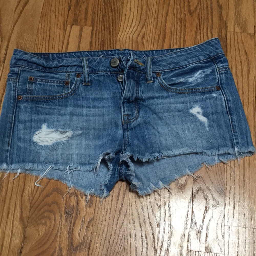 American Eagle size 6 Jean short cutoffs.